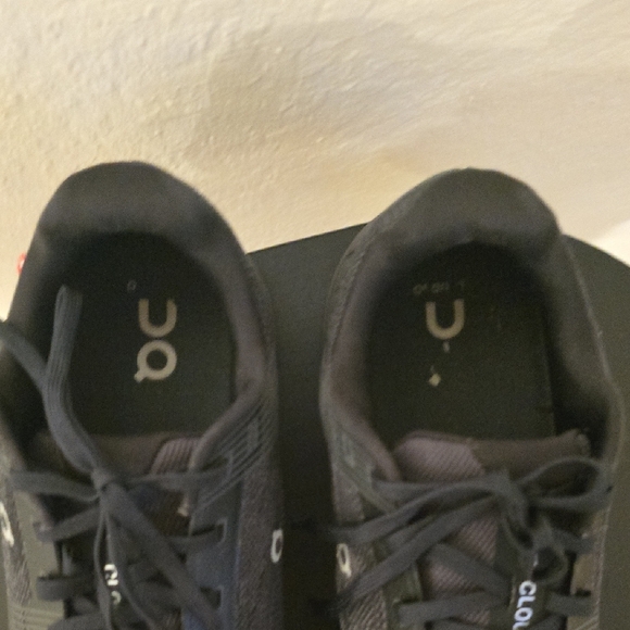On Men's Black Athletic Sneakers - Picture 5 of 8